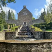 Wasserkaskaden auf dem Alten Friedhof Das Bild zeigt die beeindruckenden Wasserkaskaden auf dem Alten Friedhof in Wetzlar, Hessen